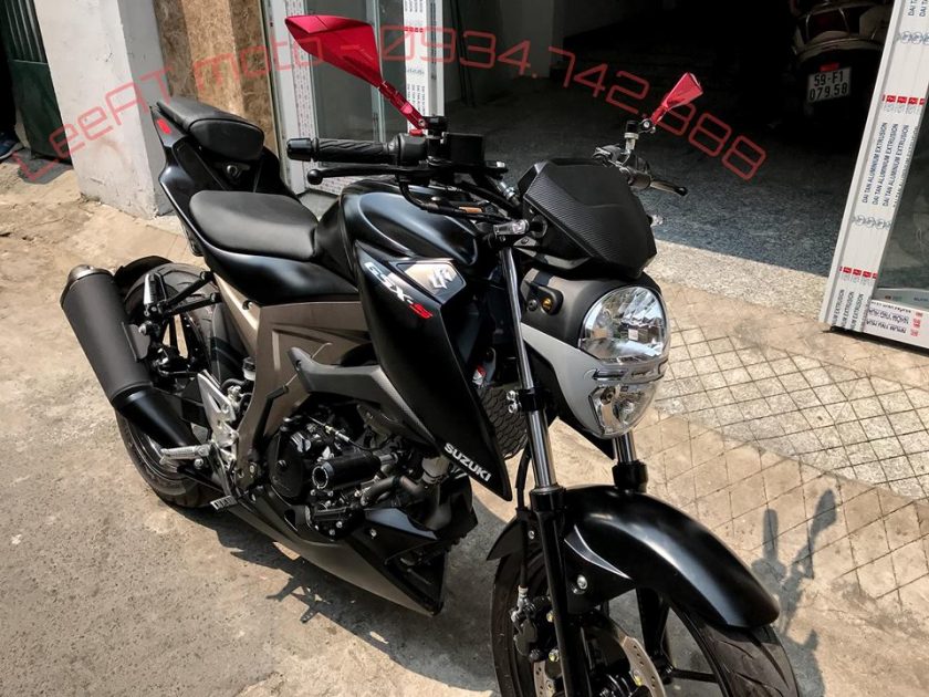 Modifikasi Suzuki GSX S150 dengan headlamp Ducati Monster 